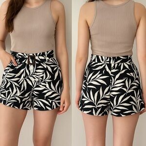 Black and White Leaf Print Women's Shorts